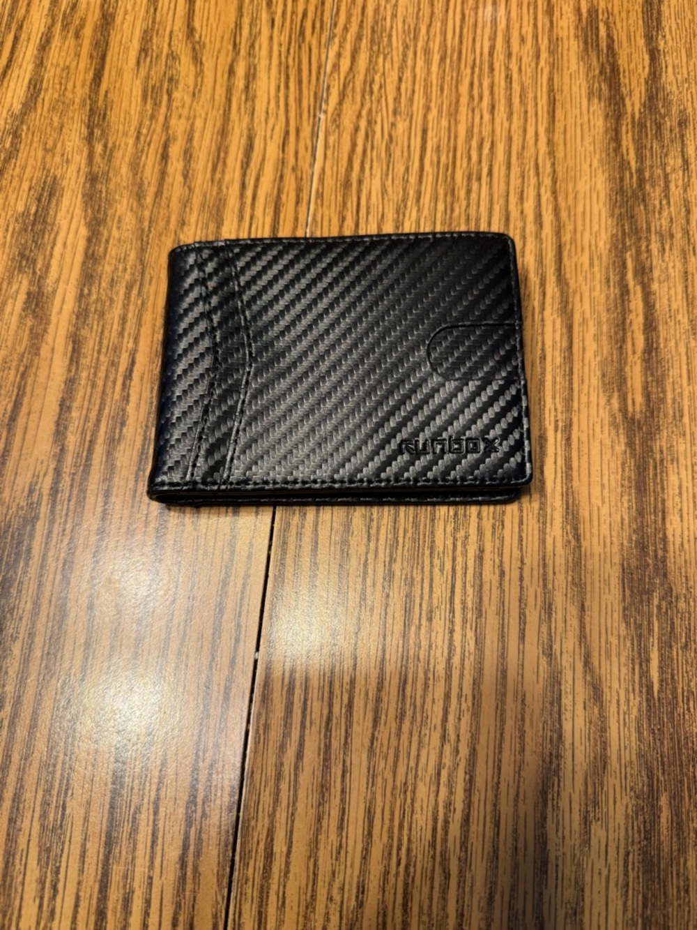 Runbox Men’s Ultra Slim Black Carbon Texture Bifold Wallet